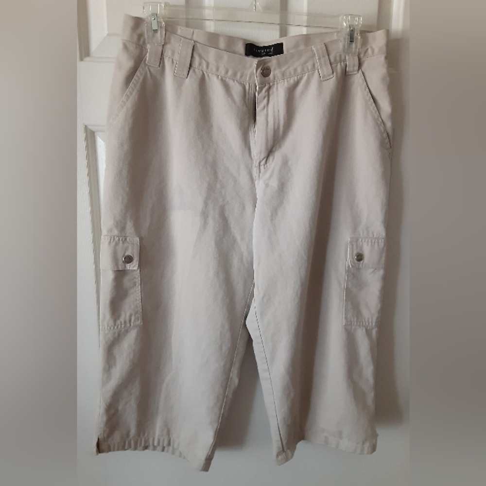 Riveted by Lee Khaki Capri Pants